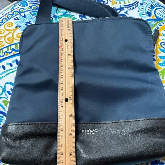 Knomo crossbody bag! - Picture 2 of 8